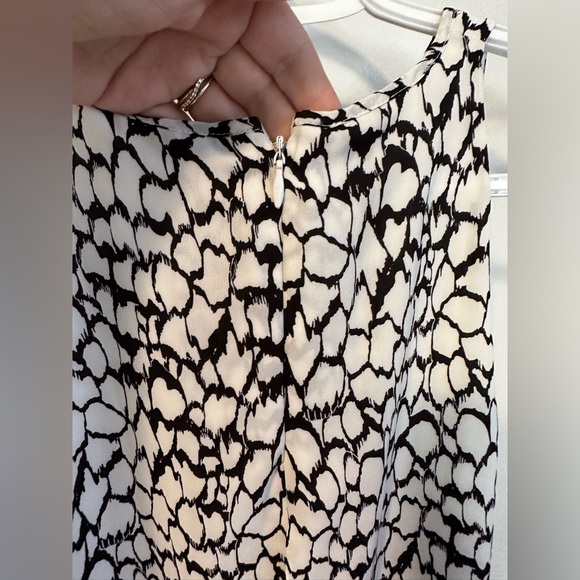 Dalia- black and white tank blouse with split back - Picture 7 of 7